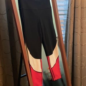 Gap Blackout technology 3/4 leggings